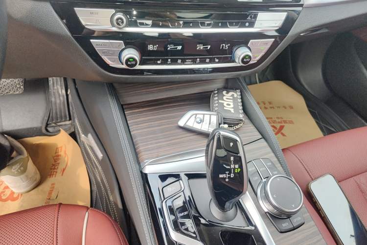 Used BMW 5 Series 2022 Updated 530Li Leading Edition Luxury Package Gear Lever