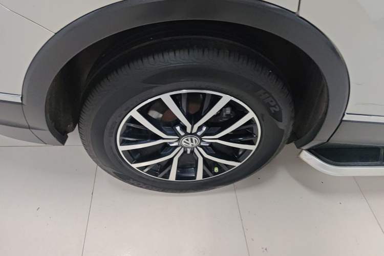 Used Volkswagen Tiguan L 2017 330TSI Automatic Two-Wheel Drive Luxury Edition Right Rear Wheel Hub