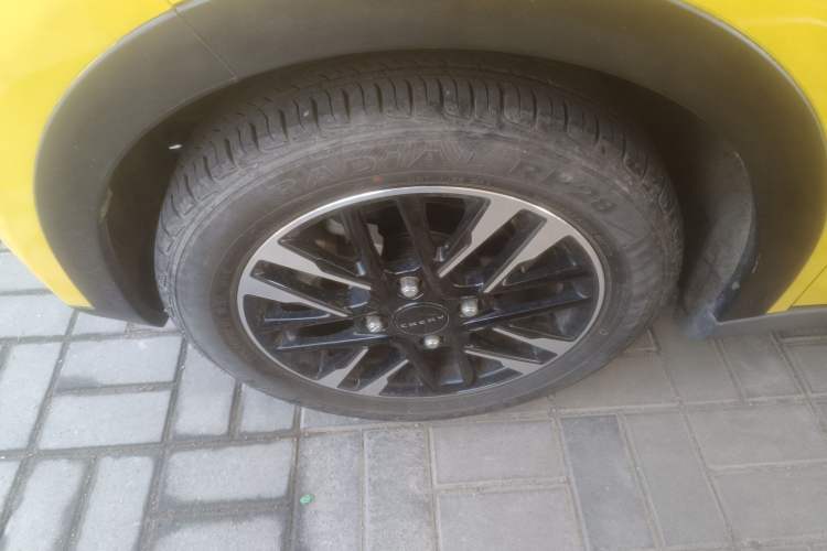 Used Chery QQ Little Ant 2022 Sweet Pink Edition Half-Sugar Version 3-Cell Lithium 30kW 301km Left Front Wheel Hub