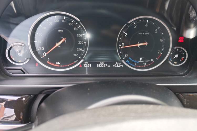 Used BMW 5 Series 2017 525Li Leading Model Odometer Close Up