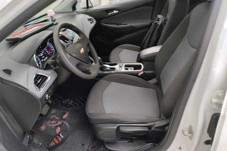 Used Chevrolet Cruze 2017 1.5L Hatchback Automatic Pioneer Sunroof Edition