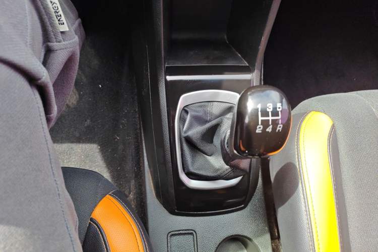 Used Baojun 310 2016 1.2L Manual Fashionable Edition Gear Lever