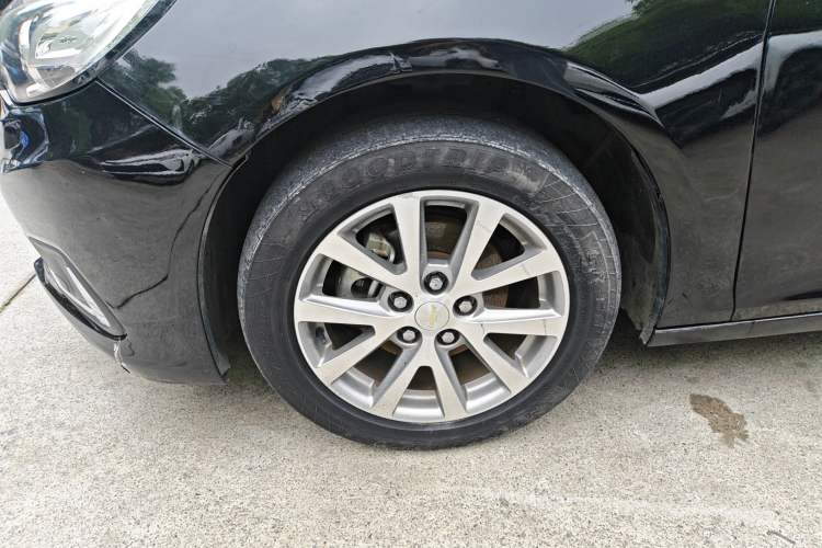 Used Chevrolet Malibu 2017 1.5T Automatic Luxury Edition Left Front Wheel Hub