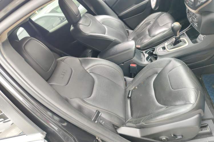 Used Jeep Cherokee 2017 2.0L Superior Edition