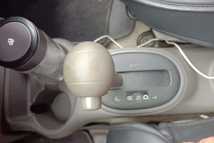 Used Nissan Sunny 2015 1.5XE CVT Comfort Edition Gear Lever