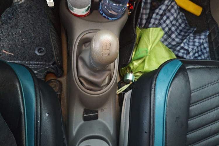 Used Nissan Sunny 2015 1.5XE Manual Comfort Edition Gear Lever