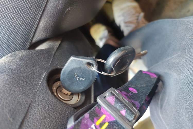 Used Wuling Rongguang 2011 1.2L Base Version
