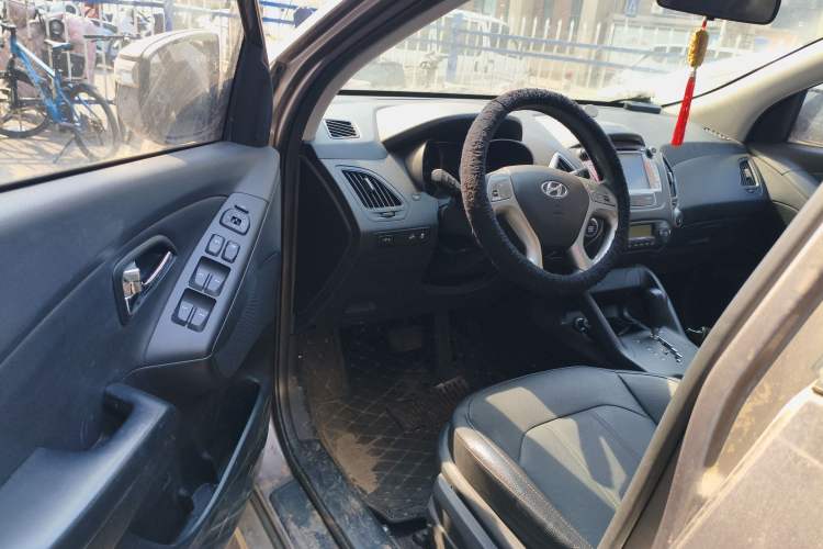Used Hyundai ix35 2015 2.0L Automatic 2WD Smart Version China V Standard
