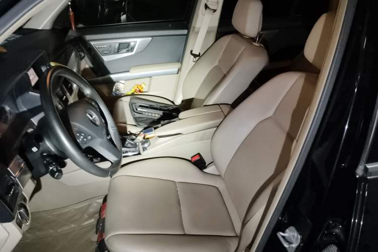 Used Mercedes-Benz GLK-Class 2011 GLK 300 4MATIC Fashion Model Left Front Seat