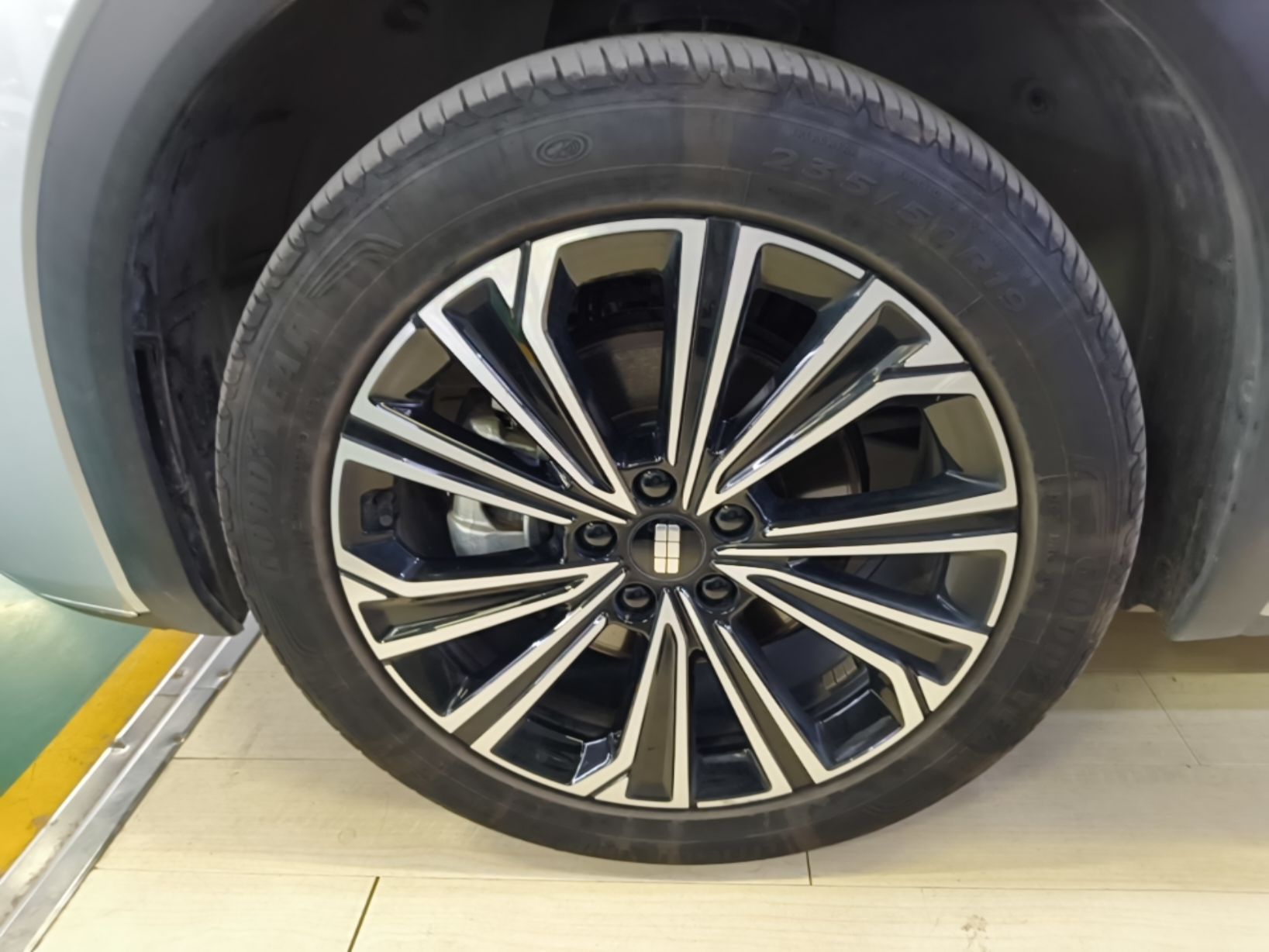 Geely Galaxy Xingjian 7 EM-i 2025 120km Navigator Edition — снимка 10