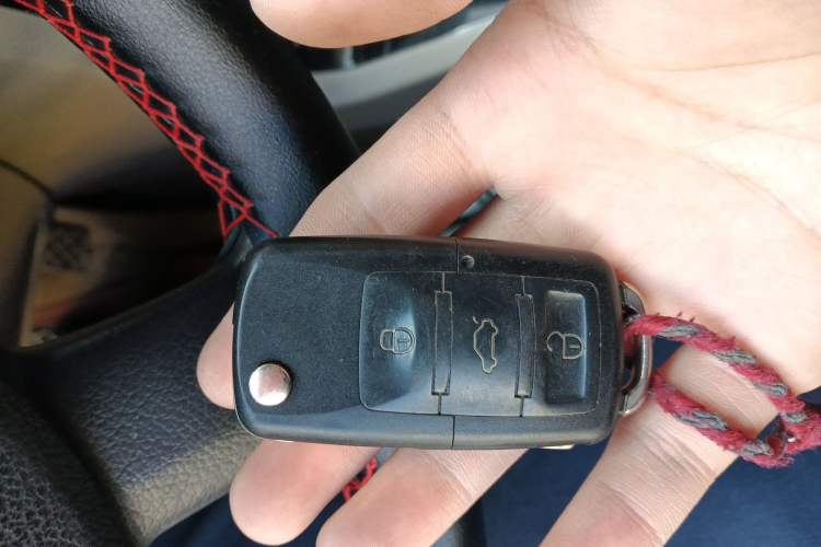 Used Volkswagen Passat 2011 1.8T Manual Luxury Model Vehicle Key