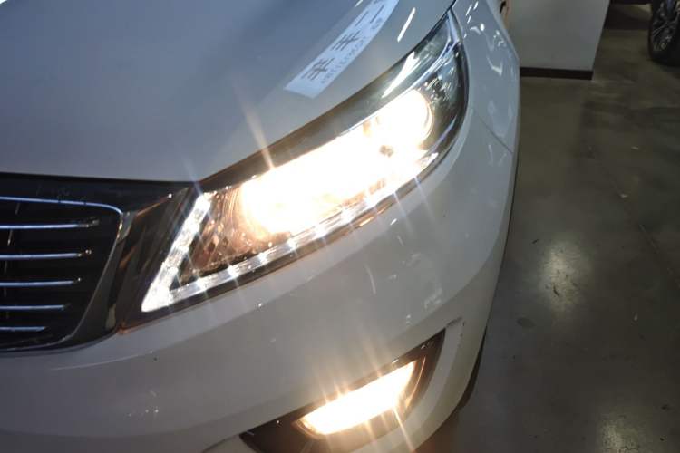 Used Kia Sportage R 2015 2.0L Automatic Two-Wheel Drive DLX Model Left Front Headlight
