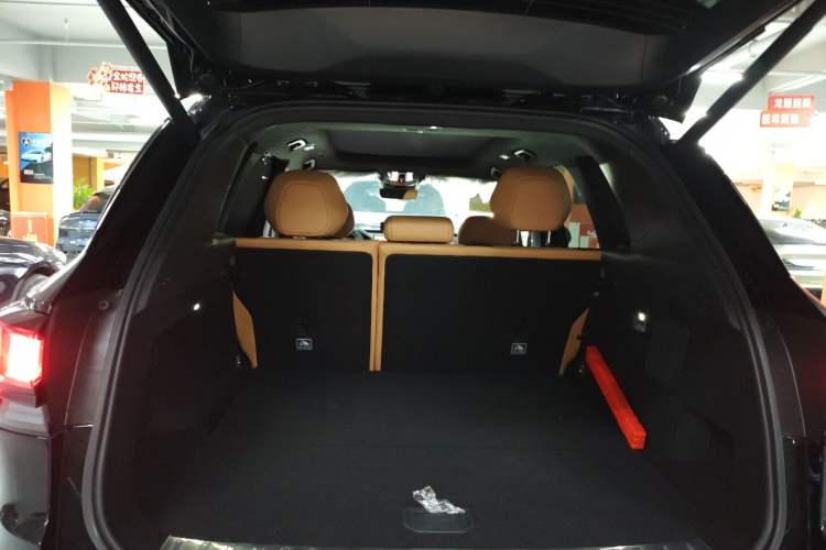 Used Lynk & Co 09 EM-P 2025 2.0TD EM-P Four-Wheel Drive Max Five Seats Trunk