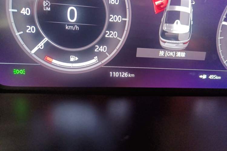 Used Land Rover Discovery 2020 2.0T SE Odometer Close Up