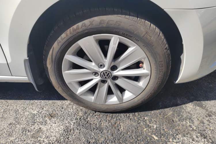 Used Volkswagen Jetta 2013 1.6L Manual Comfort Model Right Front Wheel Hub