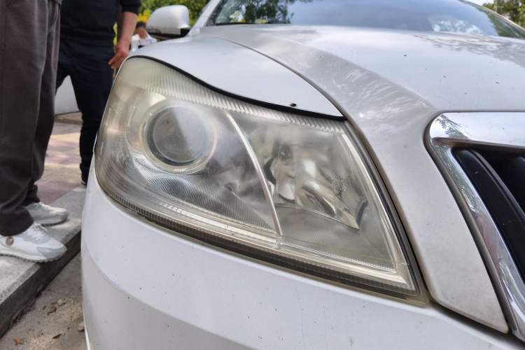 Used Skoda Octavia 2015 Classic Model 1.6L Automatic Elegance Edition Right Front Headlight