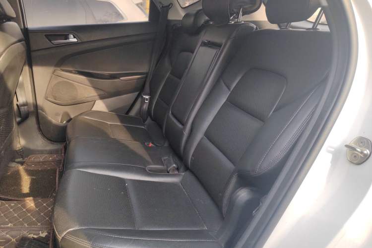 Used Hyundai Tucson 2015 1.6T Dual-Clutch Two-Wheel-Drive Smart Model Left Rear Seat