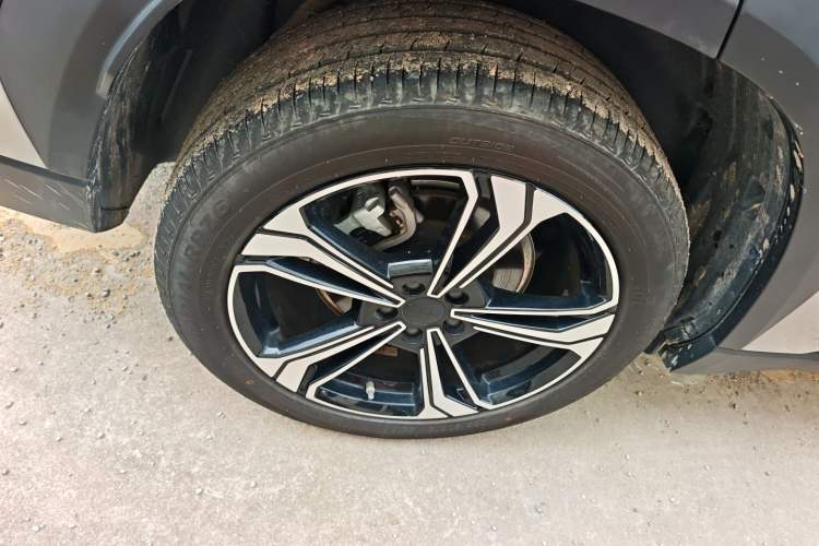 Used Geely Galaxy L7 2025 EM-i 115km Exploration+ Edition Right Rear Wheel Hub