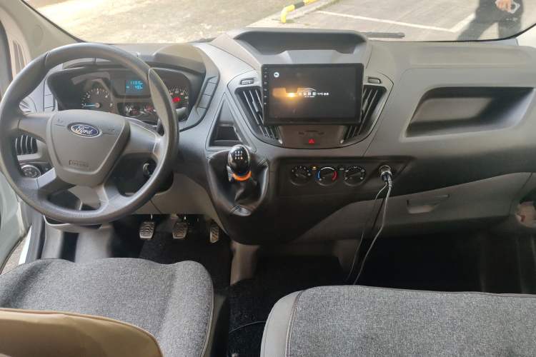 Used Ford Transit 2019 2.0T Diesel Multi-Purpose Commercial Vehicle Mid-Drive Mid-Roof 6-Seater China VI Standard