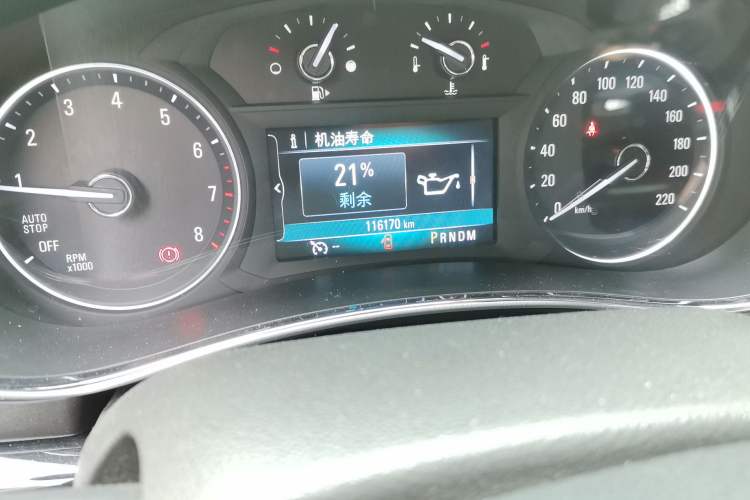 Used Buick Encore 2016 18T Automatic All-Wheel-Drive Flagship Model Odometer Close Up