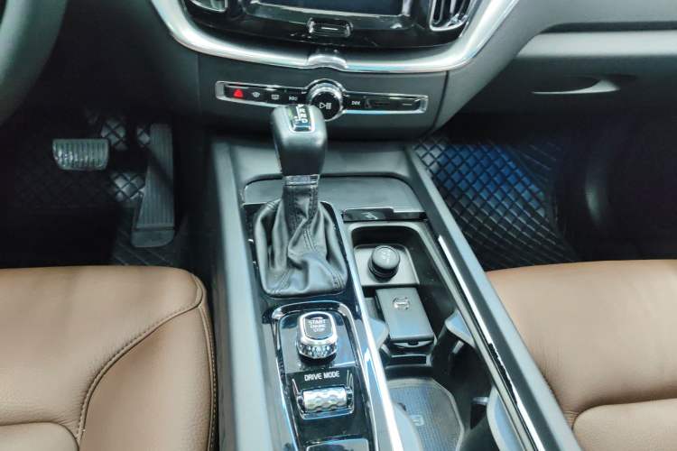 Used Volvo XC60 2019 T5 4x4 Smart Edition China VI Standard
