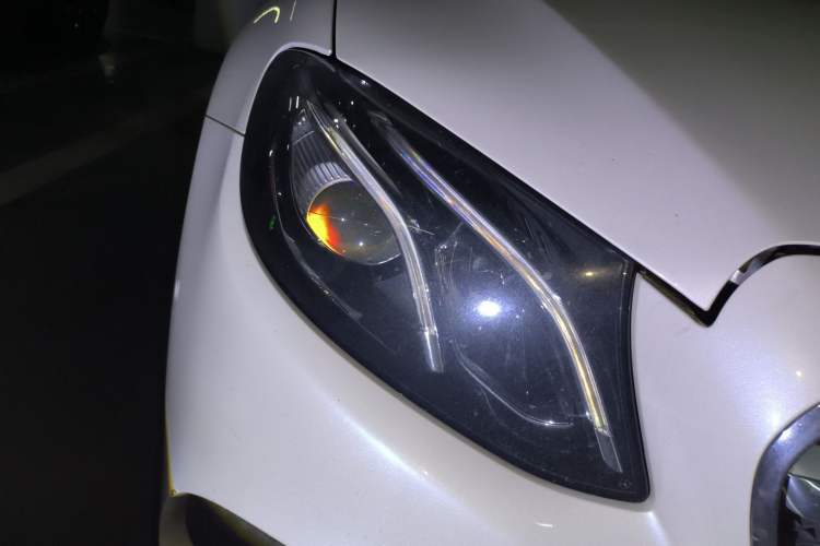 Used Mercedes-Benz E-Class 2019 E 300 L Sporty and Stylish Model Right Front Headlight