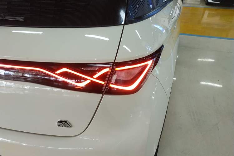 Used BYD Dolphin 2023 420 km Fashion Edition Right Rear Taillight