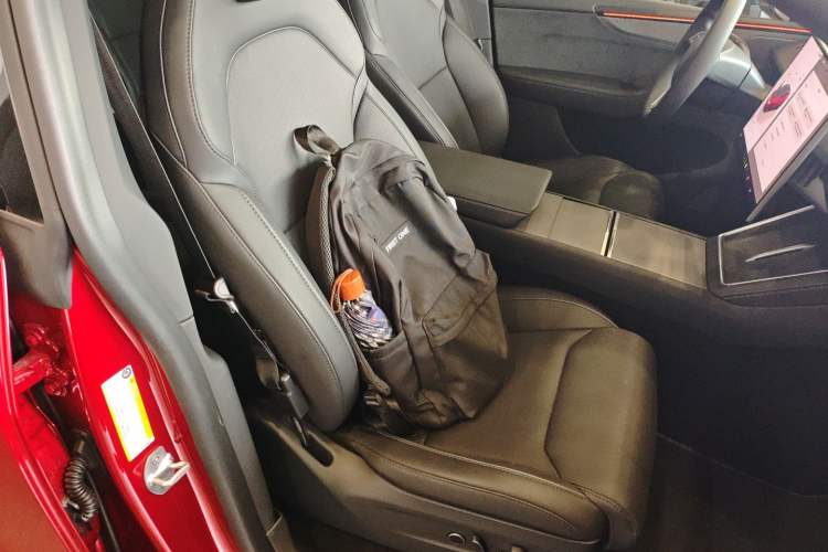 Used Tesla Model Y L 2025 Model Long-Range All-Wheel-Drive Version
