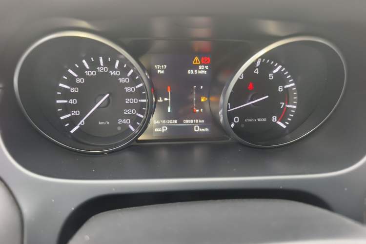 Used Land Rover Discovery Sport 2016 2.0T SE Odometer Close Up