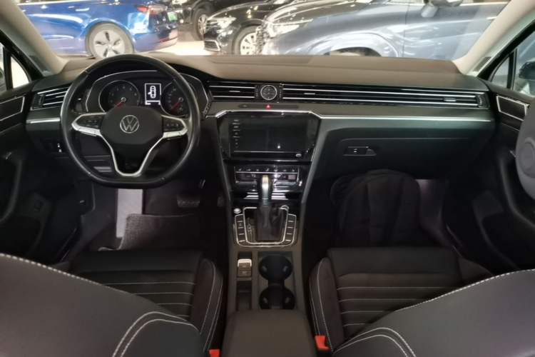 Used Volkswagen Magotan 2020 330TSI DSG Leading Model Center Console