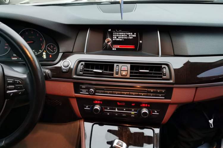 Used BMW 5 Series 2017 525Li Leading Model
