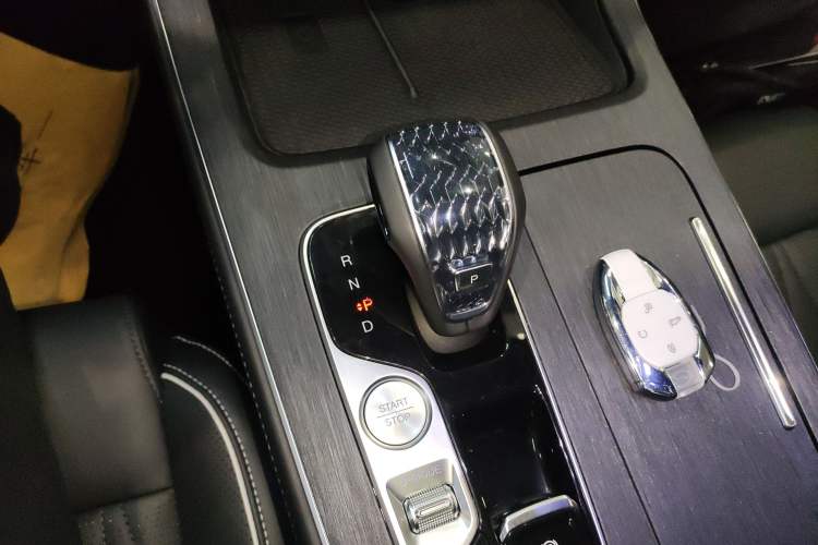 Used GAC Trumpchi GS8 2024 Linghang Series 2.0 TGDI Two-Wheel Drive Luxury Smart Connectivity Version
