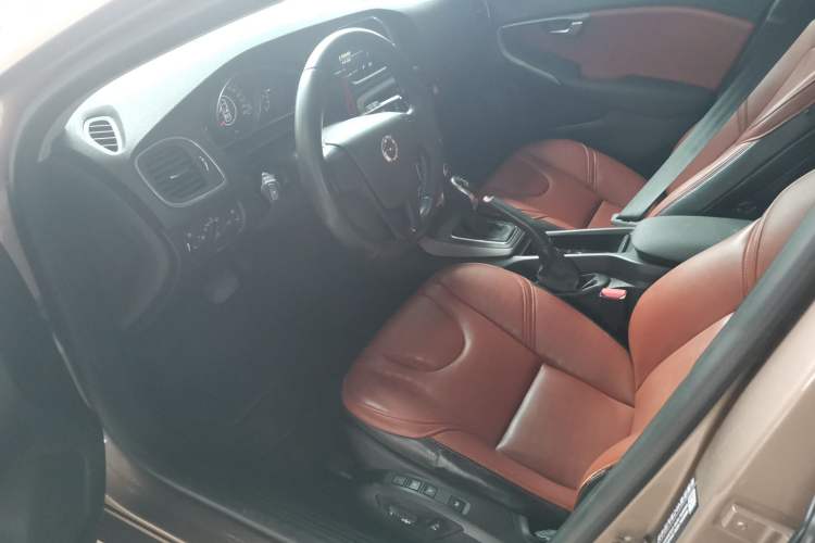 Used Volvo V40 2017 T3 Smart Edition
