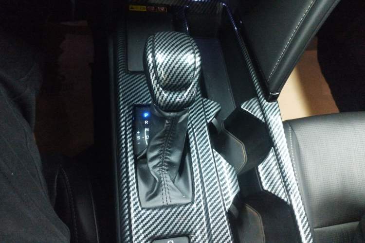 Used Toyota Camry 2024 Dual-Motor 2.0 HG Premium Edition Gear Lever