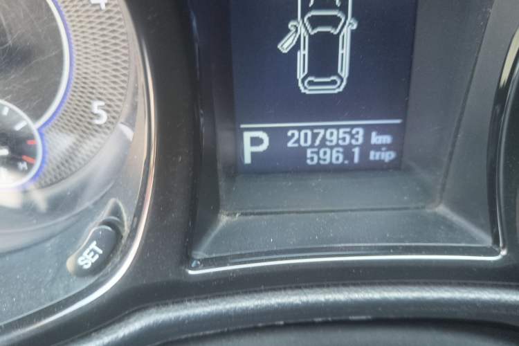 Used JMC Yusheng S350 2013 2.4T Automatic 2WD Diesel Luxury Edition 5 Seats Odometer Close Up