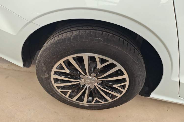 Used Audi A3 2016 Limousine 35 TFSI Prestige Edition Right Rear Wheel Hub