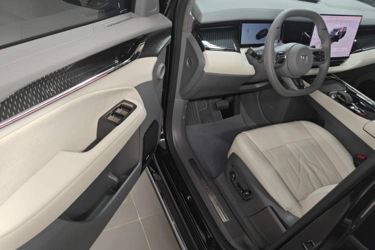 Used Zeekr 009 2024 Six-Seat Executive Version 4WD 108 kWh
