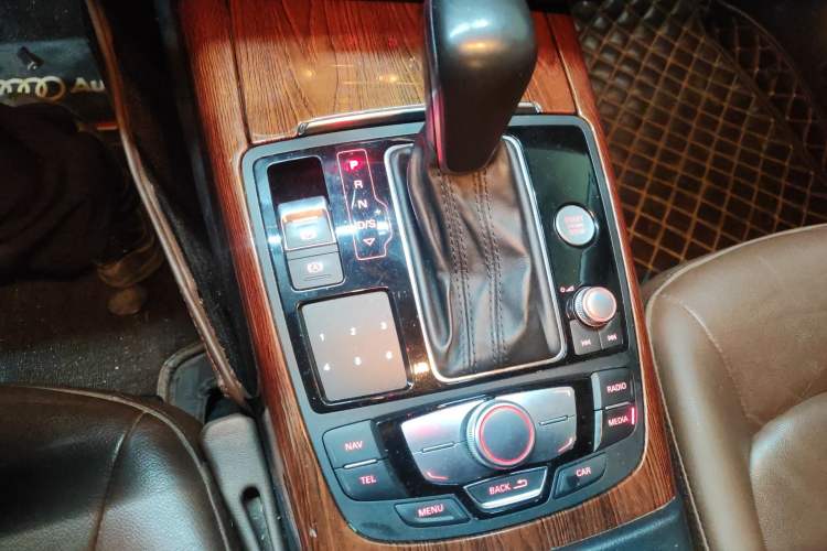 Used Audi A6L 2018 30th Anniversary Edition 35 TFSI Fashion Model Gear Lever