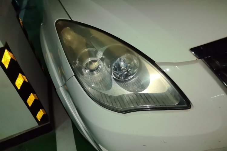 Used JMC Yusheng S350 2011 2.4T Two-Wheel-Drive Luxury 5-Seater Right Front Headlight