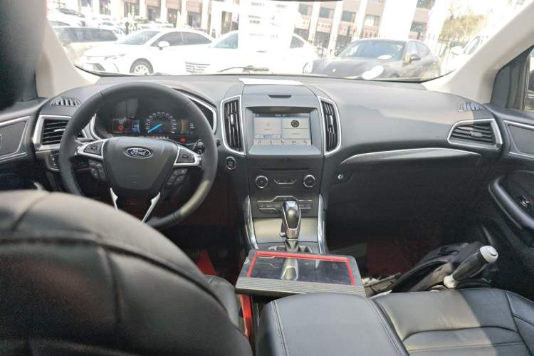 Used Ford Edge 2018 EcoBoost 245 Two-Wheel-Drive Titanium 7-Seater China V Standard Center Console