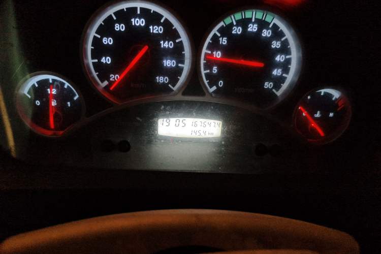 Used Iveco Power Daily 2013 2.5T-V39 Box Truck High Roof
