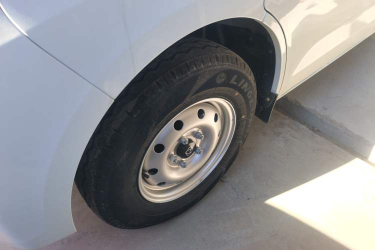 Used Chana Ruixing EM80 2025 Passenger Version Comfort Edition 6-Seater 300 km Dual-Swing Doors