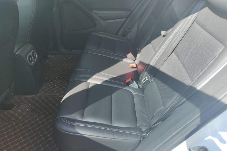 Used Volkswagen Tiguan 2016 300TSI Automatic Two-Wheel Drive Luxury Edition Left Rear Seat