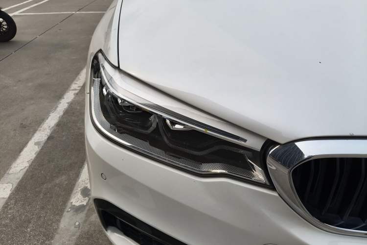 Used BMW 5 Series 2019 530Li Luxury Edition M Sport Package Right Front Headlight