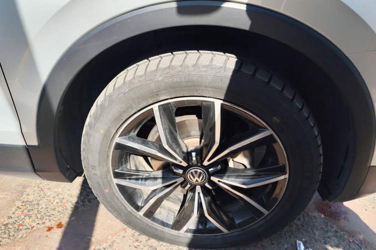 Used Volkswagen Tiguan L 2019 380TSI Automatic All-Wheel Drive Luxury Edition with 7 Seats China VI Standard