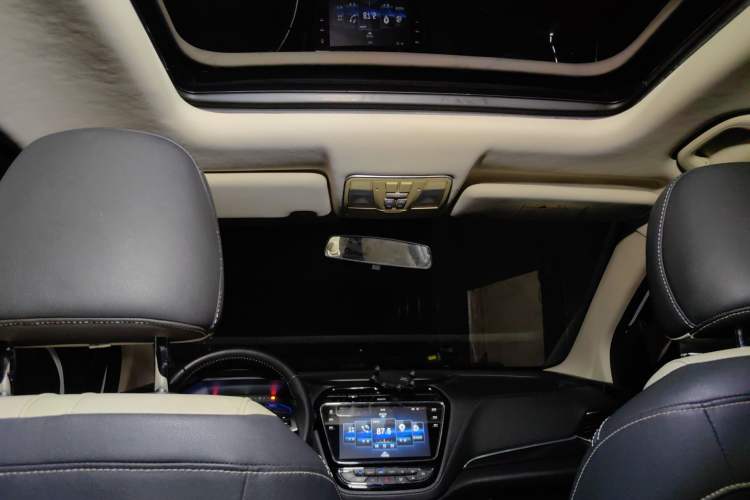 Used CHANGAN OSHAN A800 2017 1.5T Automatic ZhiZun Model Headliner