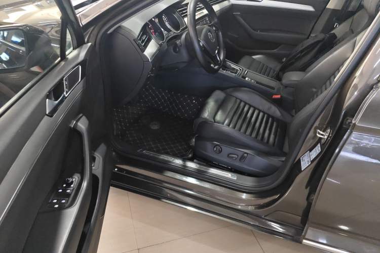 Used Volkswagen Magotan 2018 330TSI DSG Advanced Model
