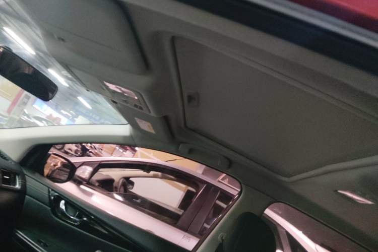 Used Nissan Tiida 2016 1.6L CVT Cool Dynamic Edition
