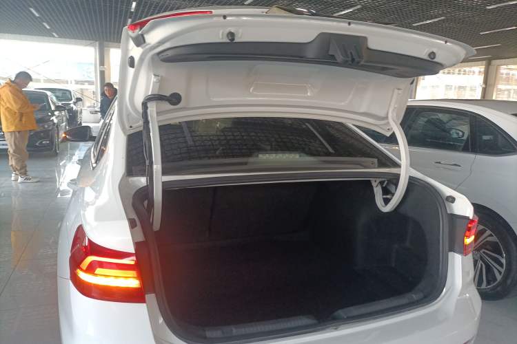 Used Volkswagen Lavida 2019 1.5L Automatic Fashion Edition China VI
