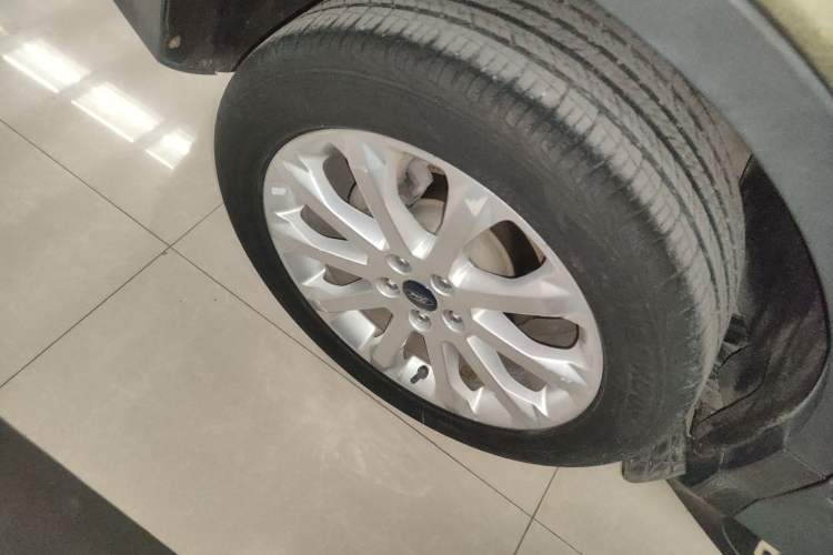 Used Ford Kuga 2013 1.6L GTDi Two-Wheel-Drive Trend Model